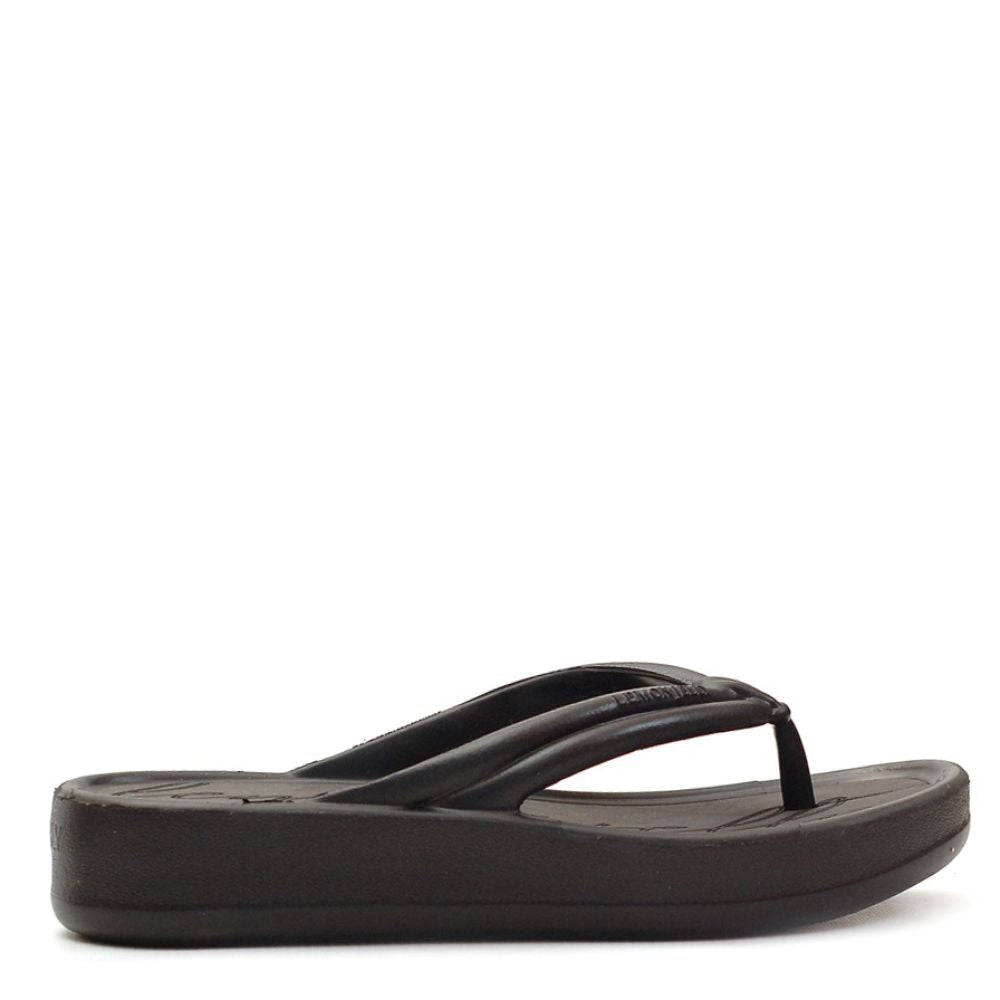 Lemon Jelly Women&#39;s Mare Flip Flips in Black