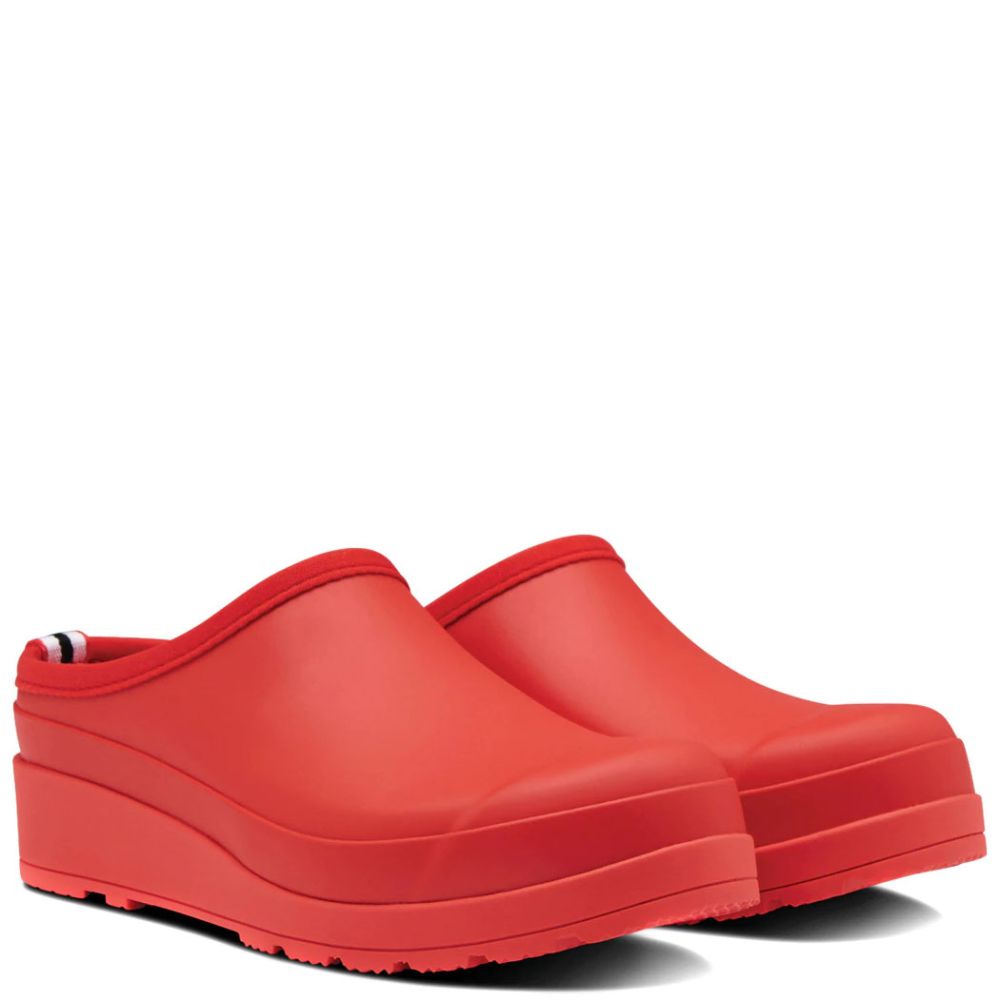 Hunter Women&#39;s Play Clogs in Red
